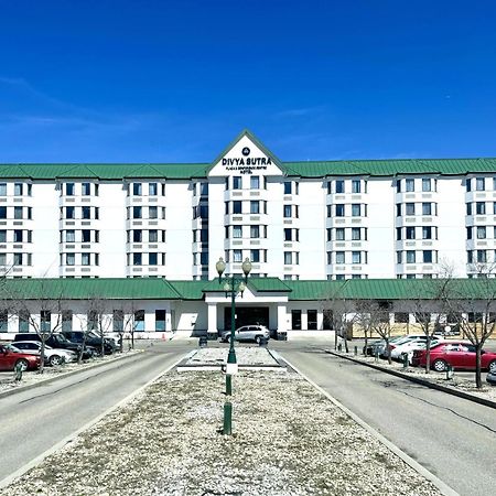 Divya Sutra Plaza And Conference Centre Calgary Airport Hotel Eksteriør billede