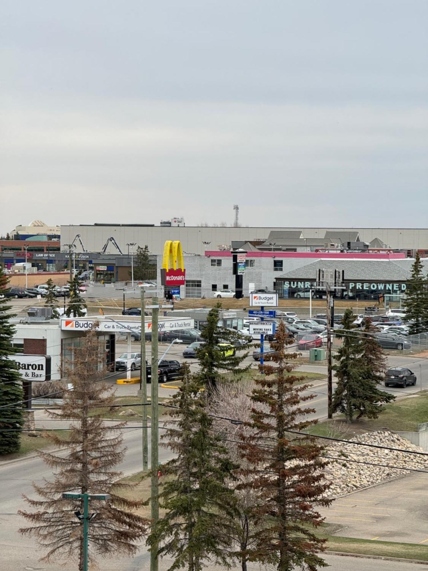 Divya Sutra Plaza And Conference Centre Calgary Airport Hotel Eksteriør billede