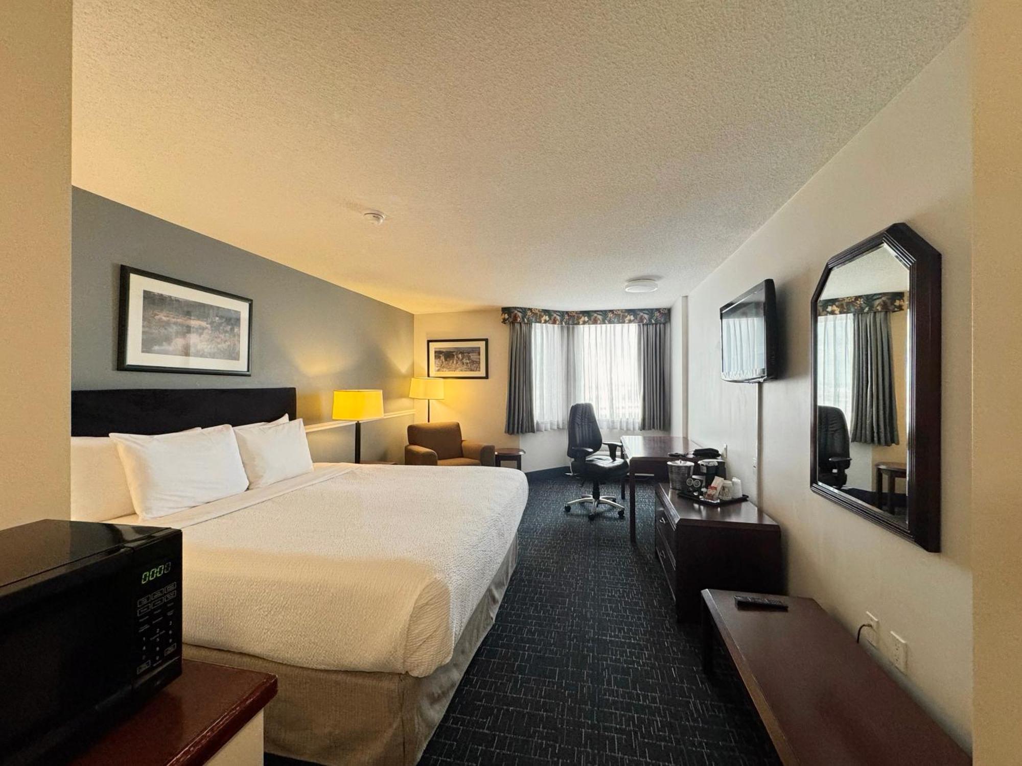 Divya Sutra Plaza And Conference Centre Calgary Airport Hotel Eksteriør billede