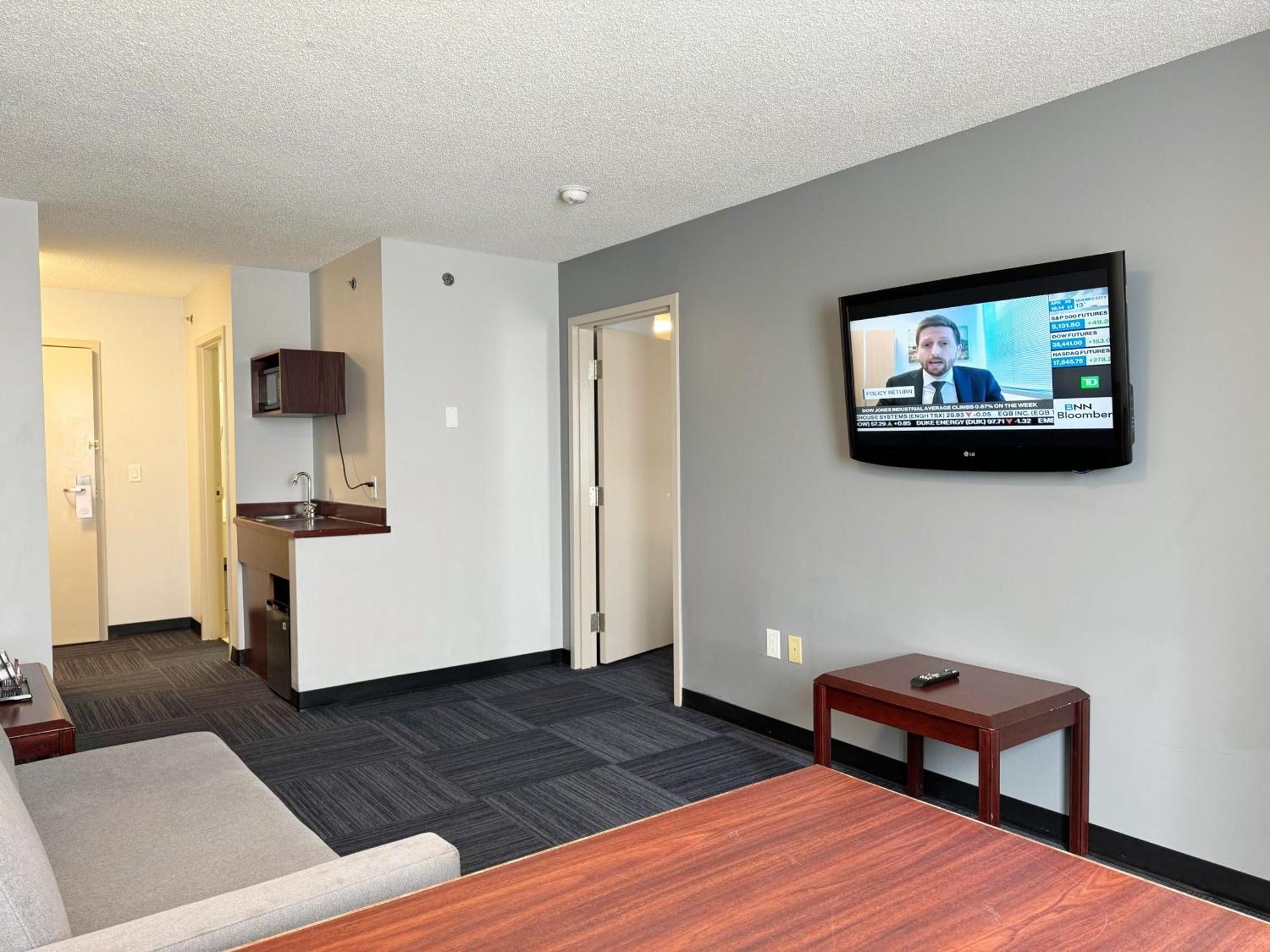 Divya Sutra Plaza And Conference Centre Calgary Airport Hotel Eksteriør billede