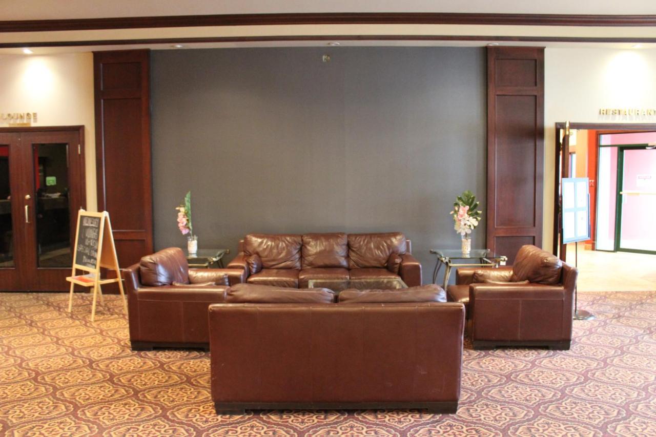Divya Sutra Plaza And Conference Centre Calgary Airport Hotel Eksteriør billede